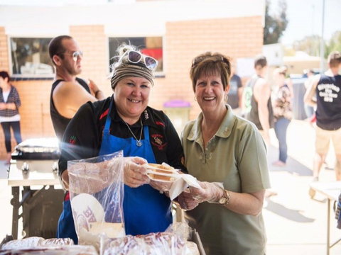 Mathoura Speed Shear And Annual Cancer Fundraiser - Maitland Accommodation 1