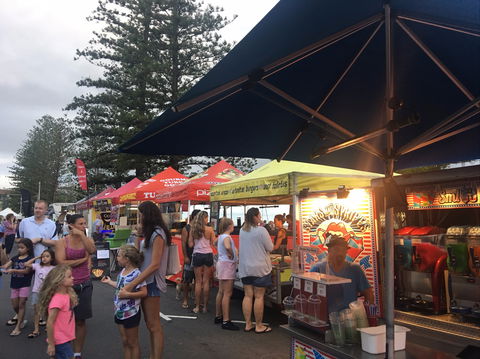 Twilight Markets Caloundra - Maitland Accommodation 2