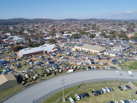 Wagga Swap Meet Run By  Classic And Historic Automobile Club Of Australia - Wagga Wagga Region - Maitland Accommodation 0