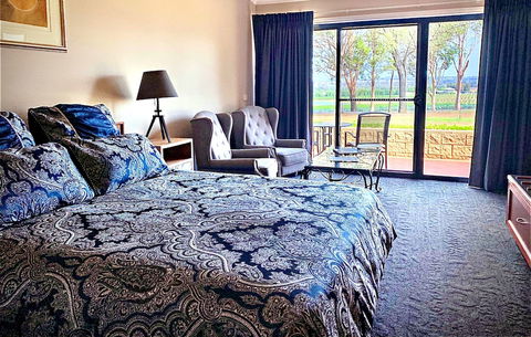Estate Tuscany - Maitland Accommodation 4