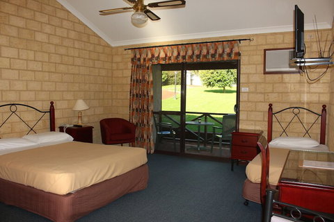 Karri Forest Motel - Maitland Accommodation 7