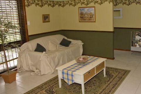 Talga Vines Vineyard Escape - Maitland Accommodation 6