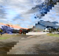 Emu Beach Chalets - Maitland Accommodation