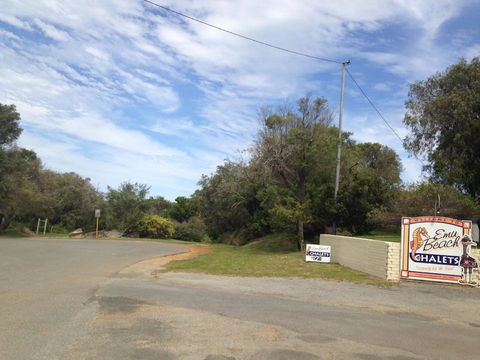 Emu Beach Chalets - Maitland Accommodation 2