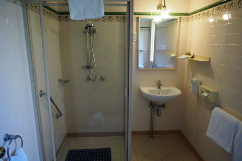 McLaren Hotel - Maitland Accommodation 7