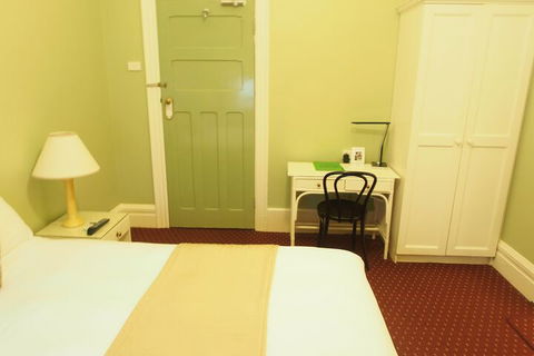 McLaren Hotel - Maitland Accommodation 4