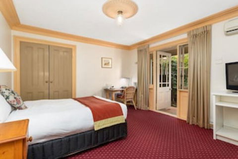 McLaren Hotel - Maitland Accommodation 0