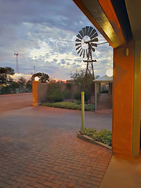 Mud Hut Motel - Maitland Accommodation 6