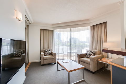 Central Cosmo Apartments - Maitland Accommodation 6