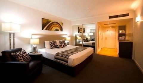 Central Cosmo Apartments - Maitland Accommodation 3