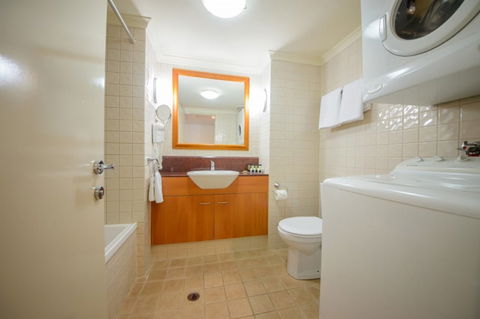 Central Cosmo Apartments - Maitland Accommodation 5