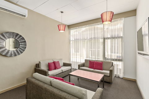 Adelaide Paringa - Maitland Accommodation 1