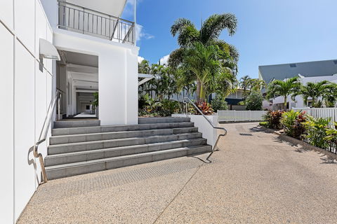 Airlie Beach Hotel - Maitland Accommodation 0