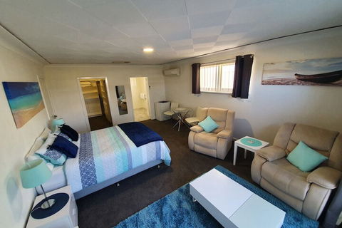 Palm Beach Guest House - Maitland Accommodation 6