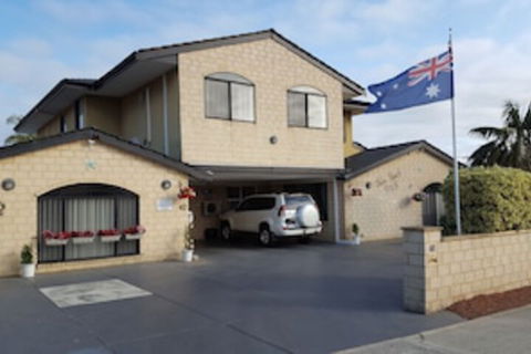 Palm Beach Guest House - Maitland Accommodation 0