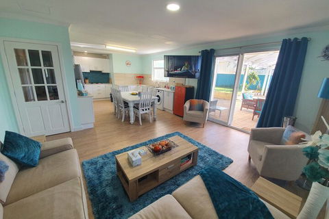 Palm Beach Guest House - Maitland Accommodation 4
