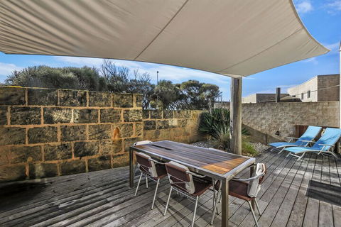 Hearns Beachside Villa 4 - Maitland Accommodation 5