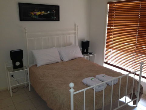 Allusion Wines Cottages - Maitland Accommodation 2