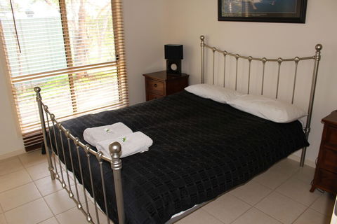 Allusion Wines Cottages - Maitland Accommodation 4