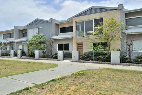 Amawind Rockingham Apartments - Maitland Accommodation 1