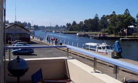 Dockside Waterfront Indulgence - Maitland Accommodation 4
