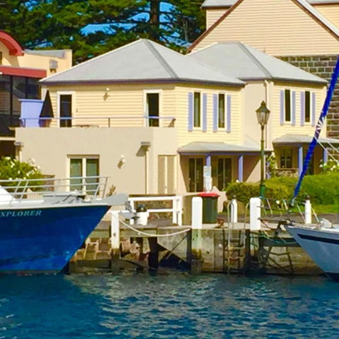 Dockside Waterfront Indulgence - Maitland Accommodation 5