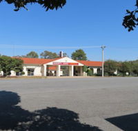 Bishops Lodge Narrandera - Maitland Accommodation