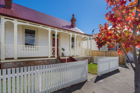 Brampton Cottage - Maitland Accommodation 1
