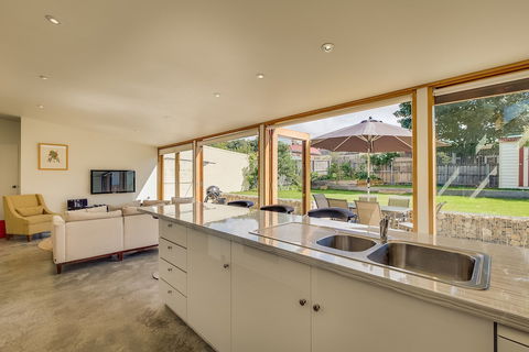 Brampton Cottage - Maitland Accommodation 2