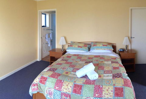 Horizons Beachfront Apartment - Maitland Accommodation 2