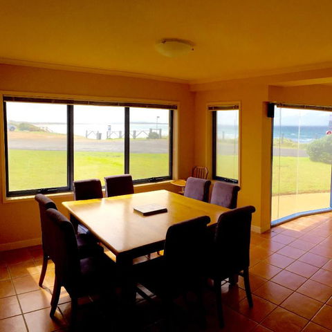 Horizons Beachfront Apartment - Maitland Accommodation 6