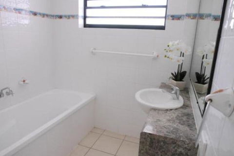 Cylinder Beach Mooloomba Unit 3 - Maitland Accommodation 3