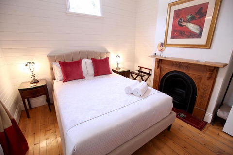 Poets Cottage Fireplace Close To Treks - Maitland Accommodation 6