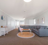 Bridport Holiday House - Maitland Accommodation