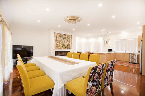 The Art House - Maitland Accommodation 6