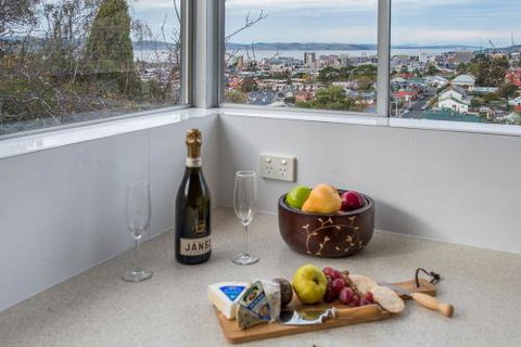 City Lights - Maitland Accommodation 0