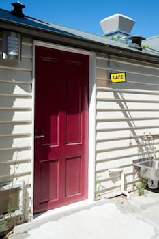 Lowena Cafe And Accommodation - Maitland Accommodation 0