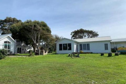 Surfside Backpacker - Maitland Accommodation 0