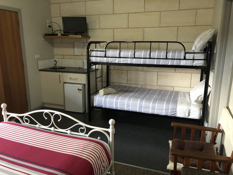 Port Campbell Guesthouse & Flash Packers - Maitland Accommodation 1