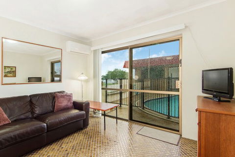 Beachfront Studio & Private Pool - Maitland Accommodation 3