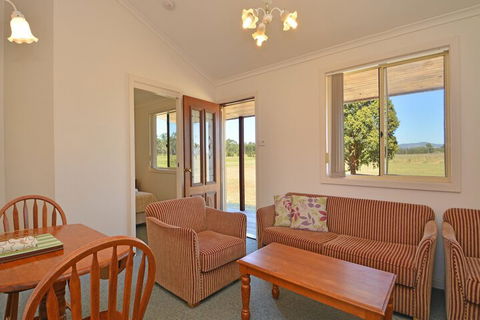 Madigan Wine Country Cottages - Maitland Accommodation 5
