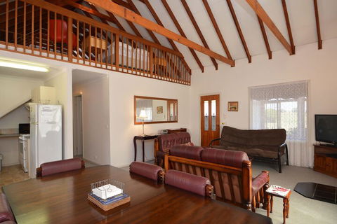 Madigan Wine Country Cottages - Maitland Accommodation 3