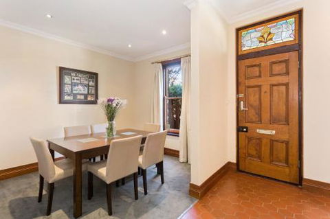 100 On South Callan Apartments - Maitland Accommodation 3