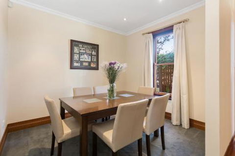 100 On South Callan Apartments - Maitland Accommodation 1