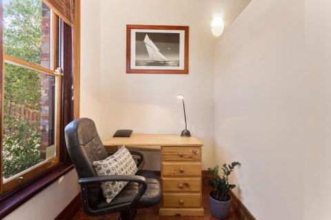 100 On South Callan Apartments - Maitland Accommodation 4