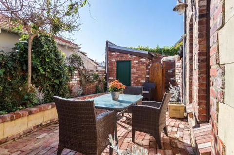 100 On South Callan Apartments - Maitland Accommodation 0