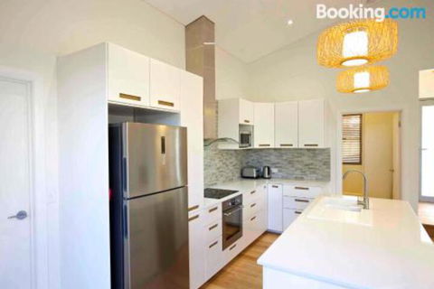 Sunny Blinco Street House - Maitland Accommodation 2