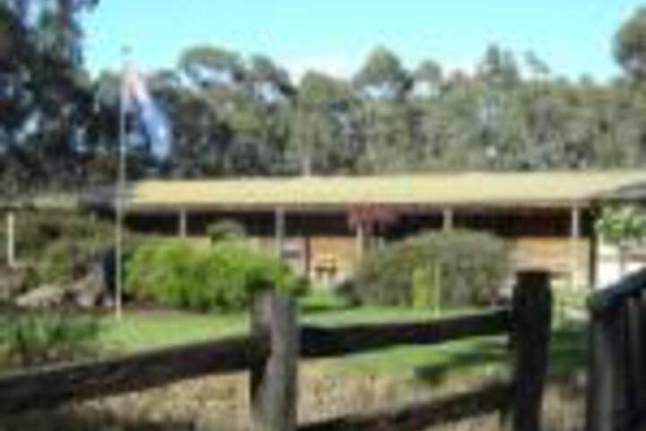 Barnadown ACT Maitland Accommodation