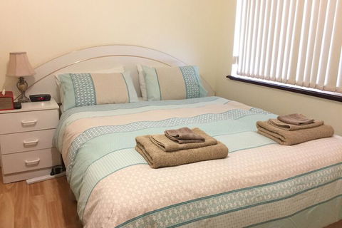 The Royal Dolphin B&B In Safety Bay - Maitland Accommodation 3