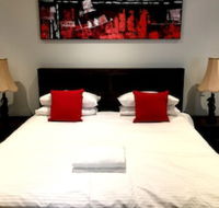Deluxe Lake View House - Maitland Accommodation